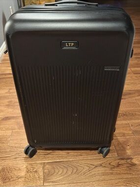 Briggs & Riley Black Hard-Shell Spinner Luggage